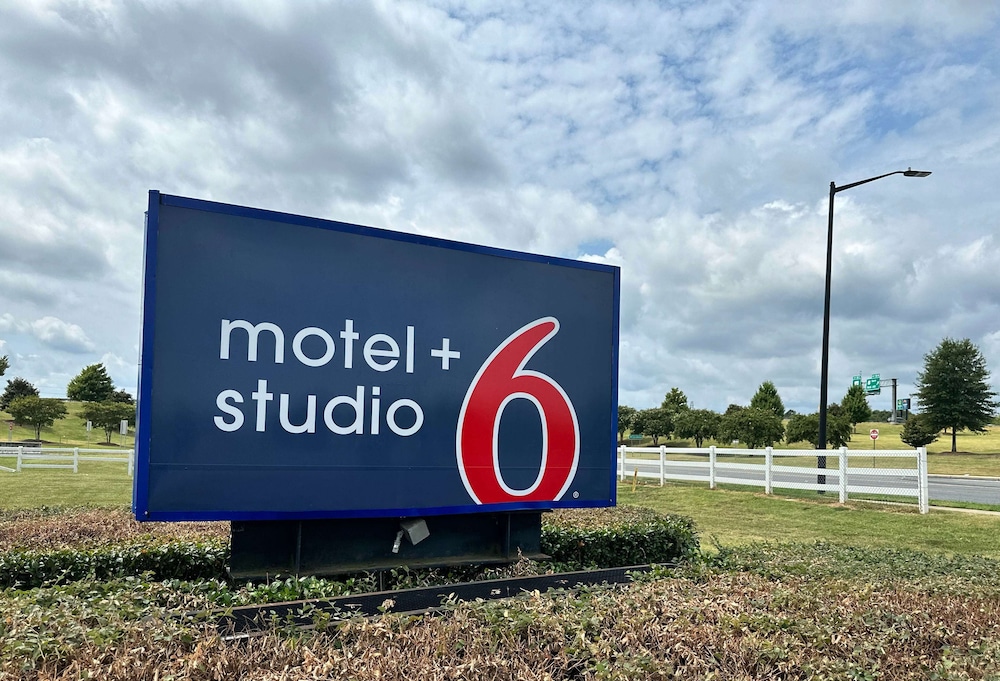 Motel6 Rock Hill, SC - Cherry Road in ROCK HILL - SC