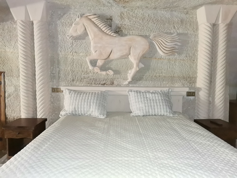 SUPERIOR, QUADRUPLE, MULTIPLE BEDS