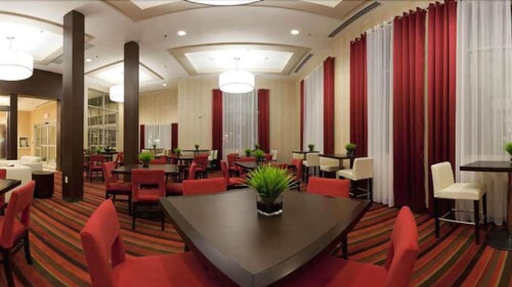 Holiday Inn Express Suites Chatham South 61/75