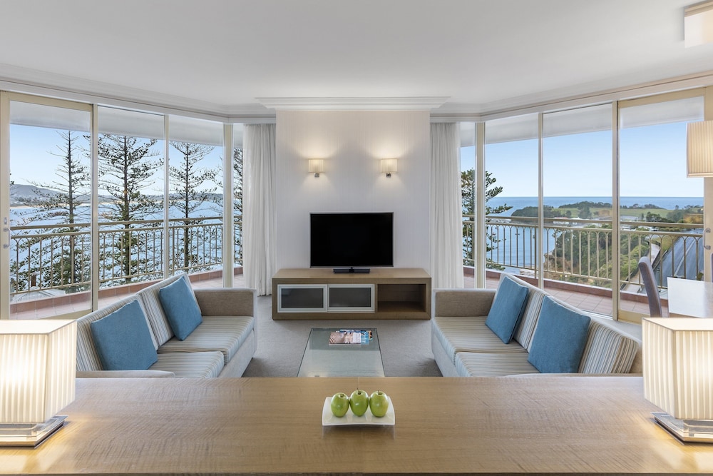 Crowne Plaza Terrigal 48/75