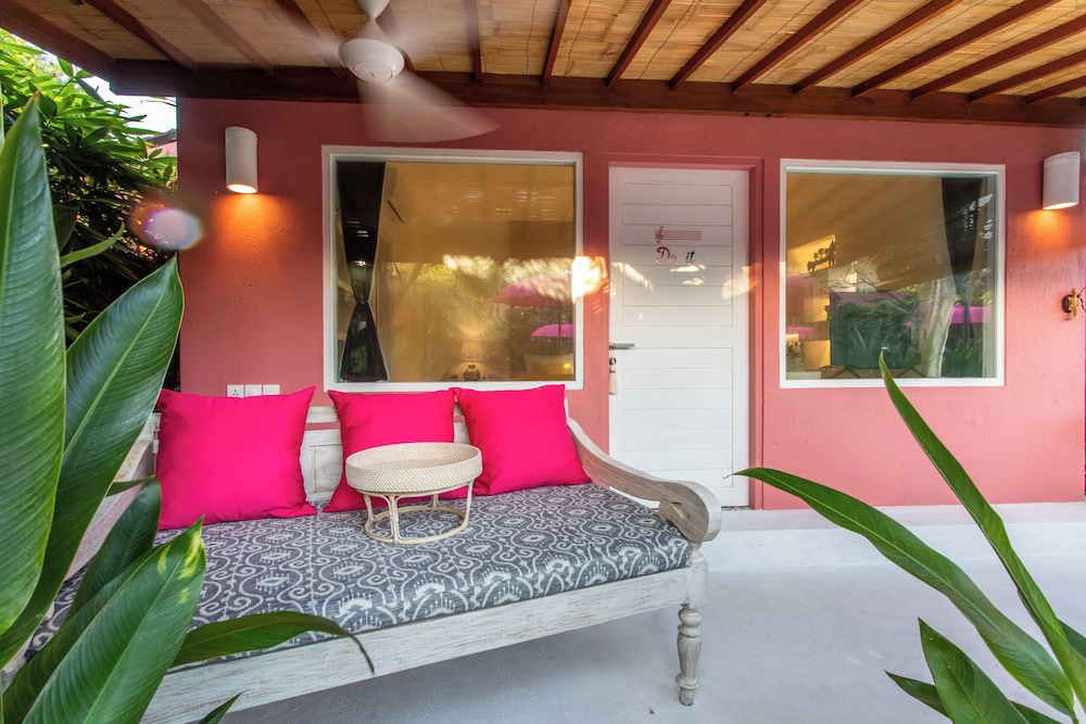 PinkPrivate Sanur - for Cool Adults Only 4/50