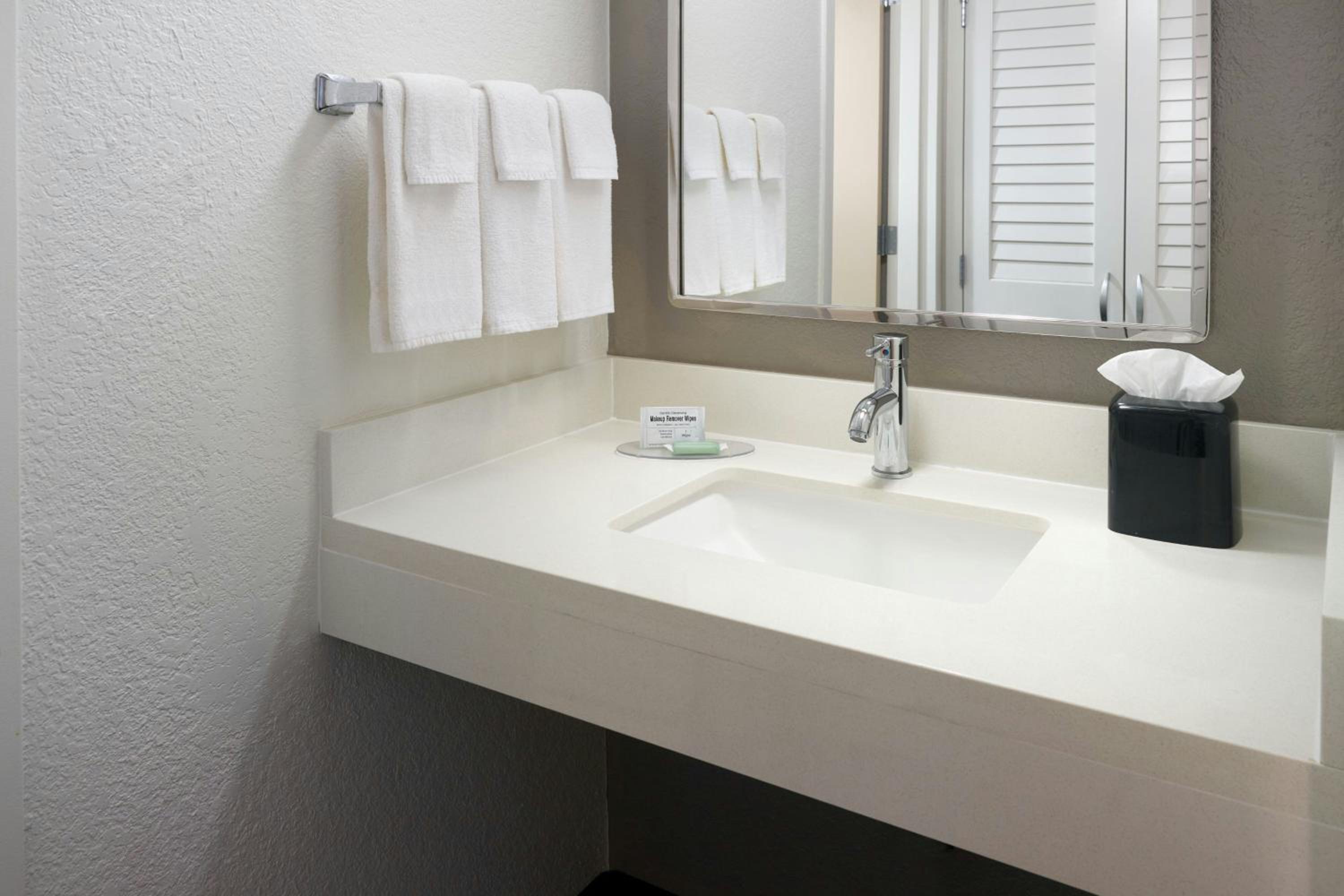 جناح بسريرين مزدوجين مع أريكة، Courtyard Fort Lauderdale Plantation 3/6