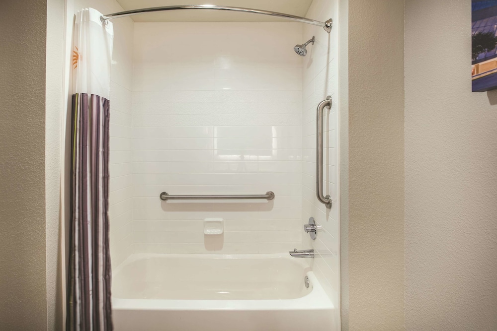 La Quinta Inn & Suites by Wyndham Dallas - Richardson 6/31
