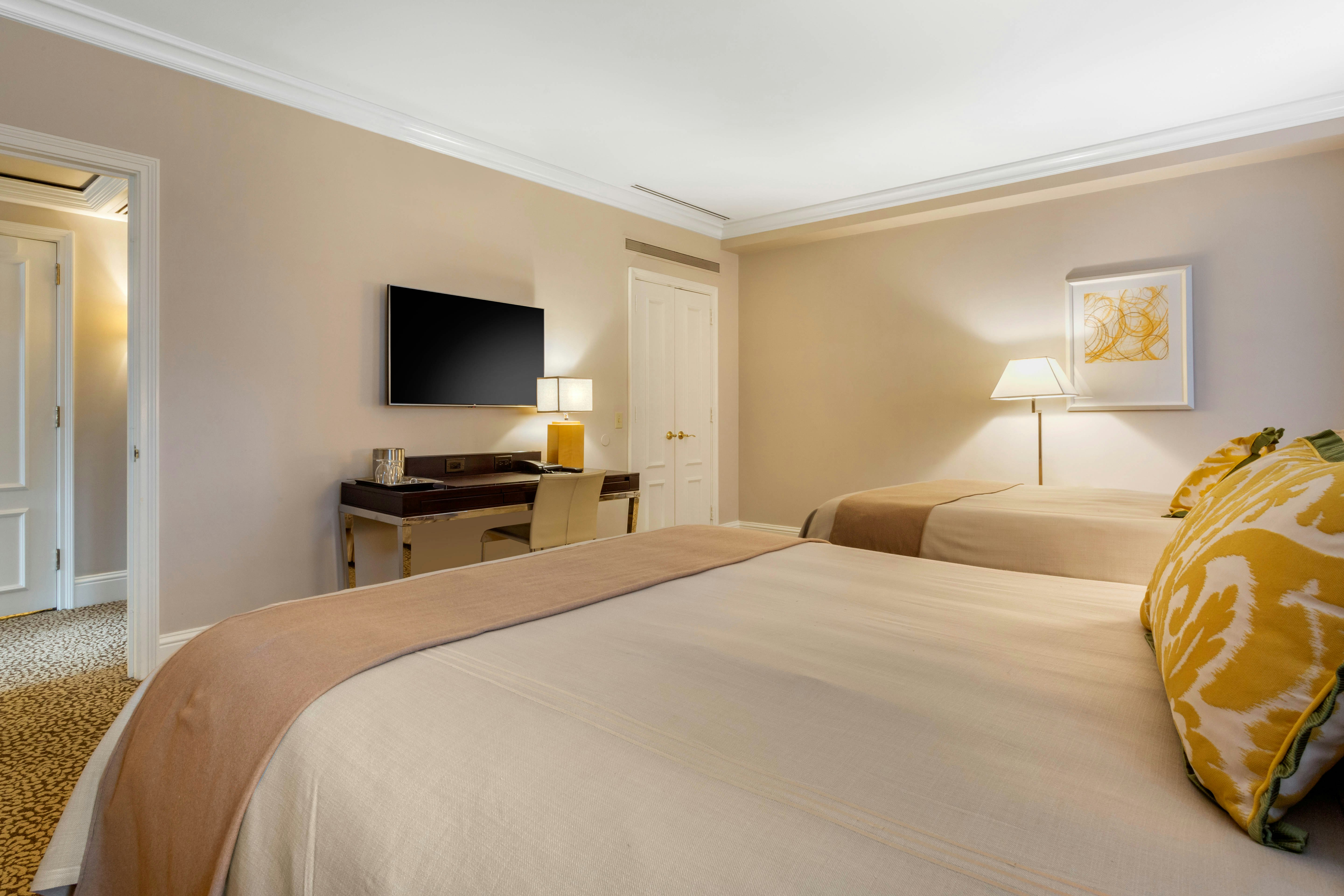 OMNI BERKSHIRE PLACE 22/62