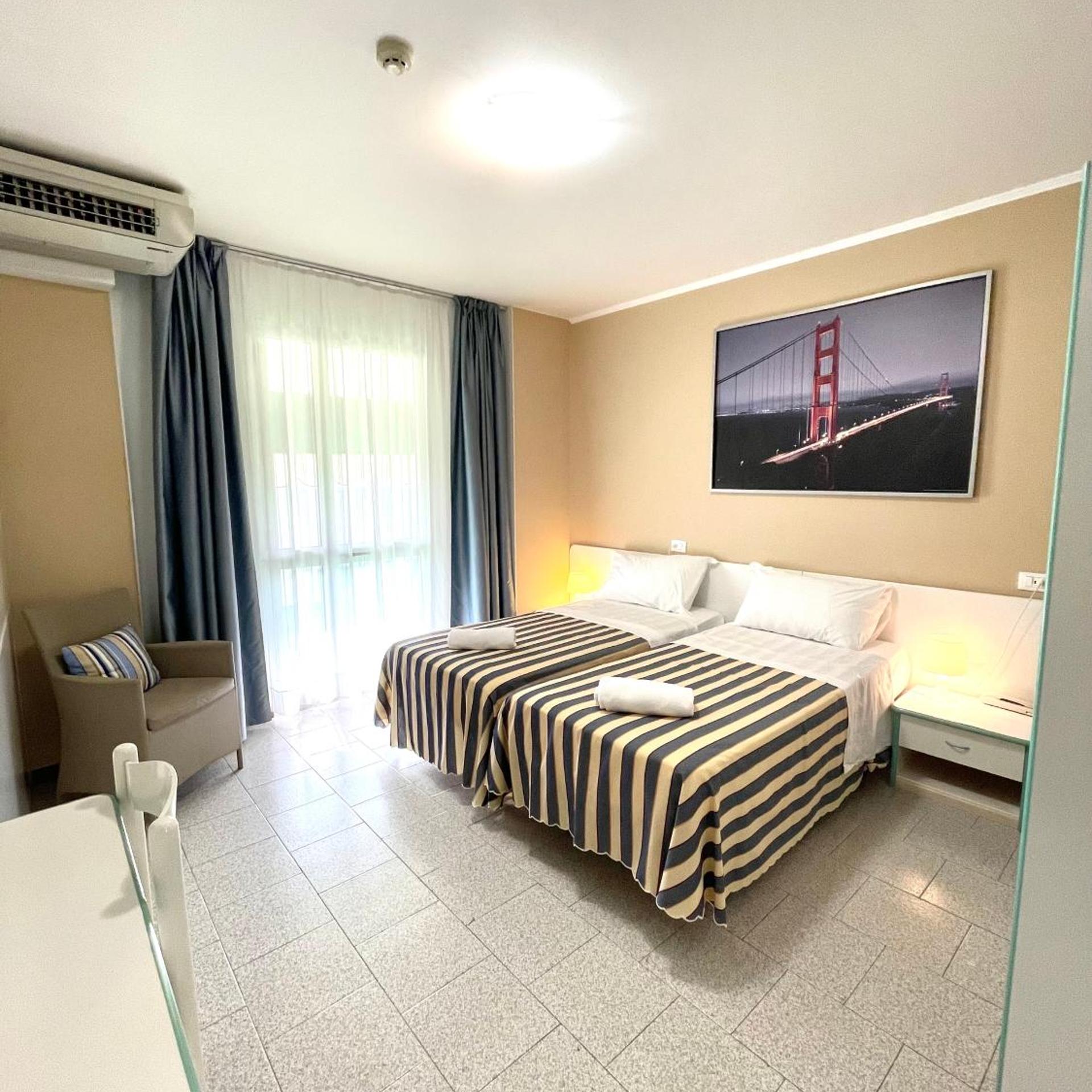 Hotel Riviera 12/50
