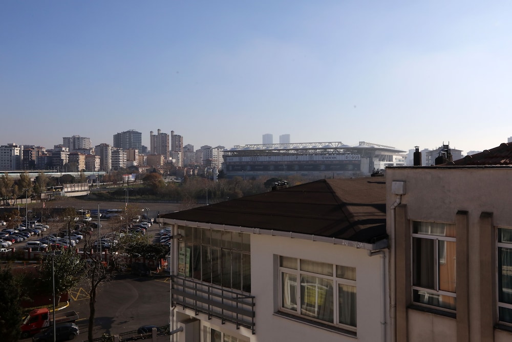 Mezzo Hotel 4/56