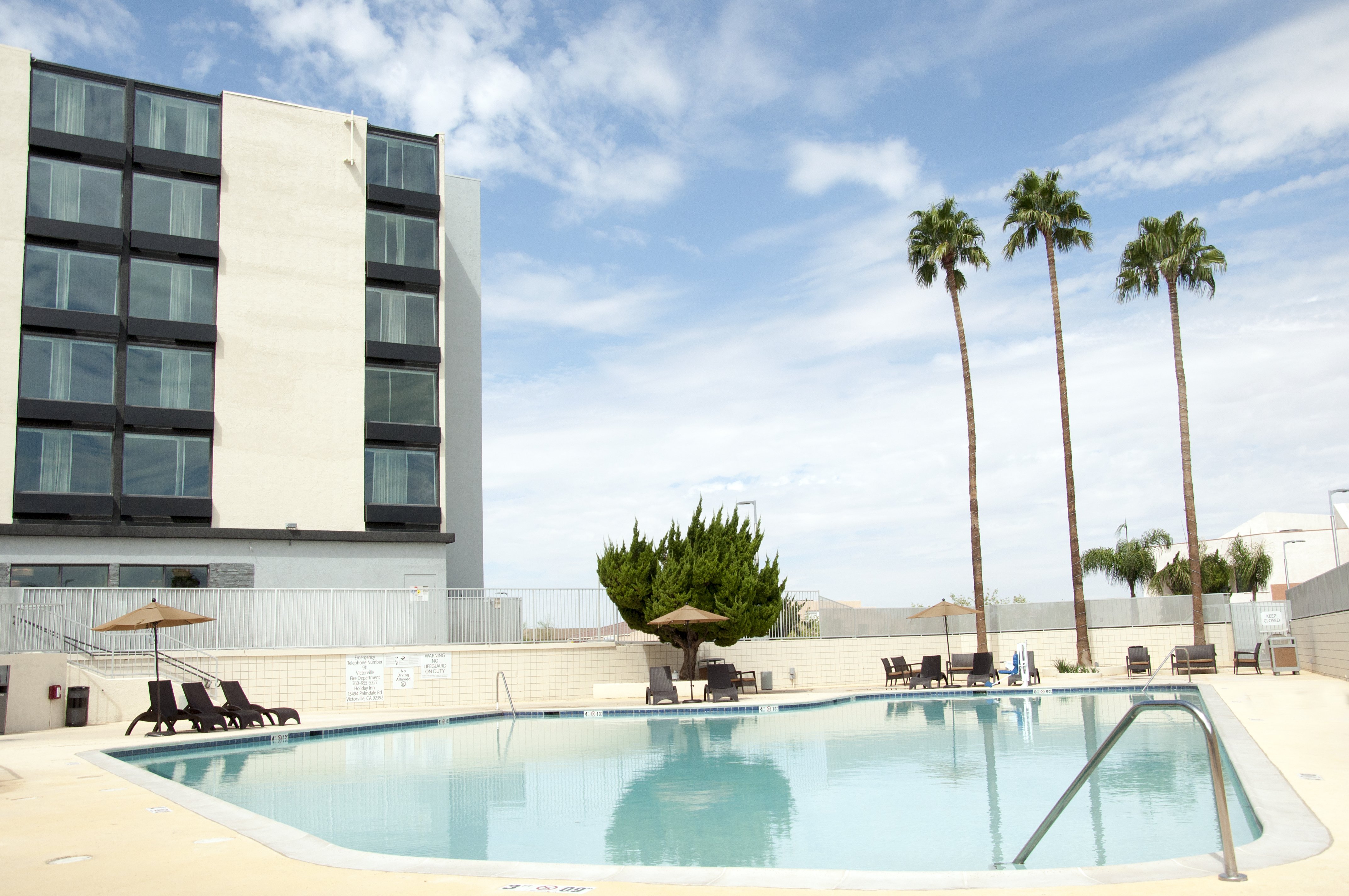 HOLIDAY INN VICTORVILLE 27/77