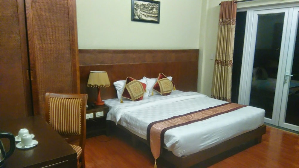 Gold Hotel Hue 10/31