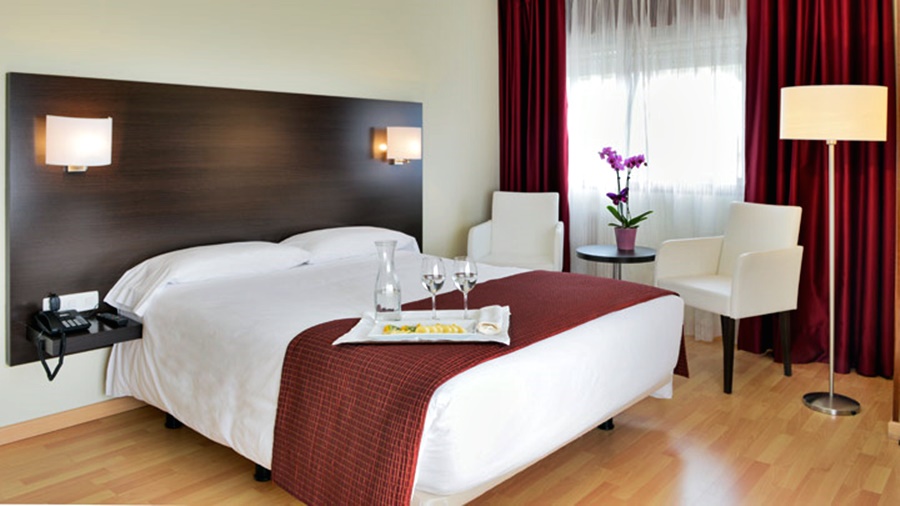 Hotel Santiago Apostol Husa Santiago Apostol 8/16