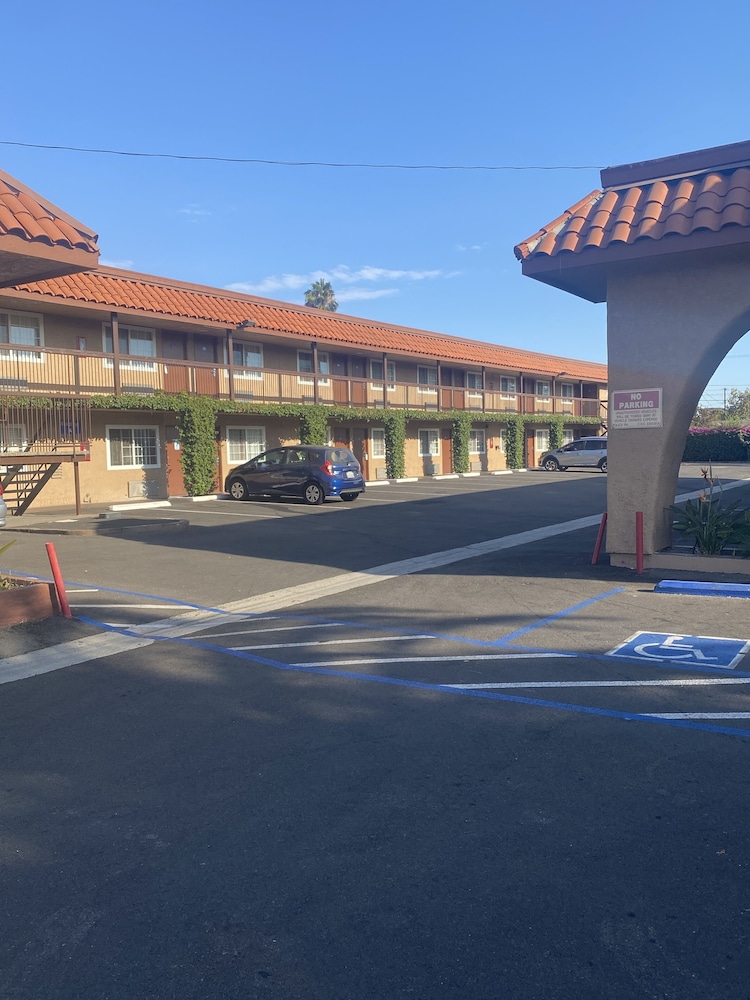 Anaheim Astoria Inn & Suites photo4