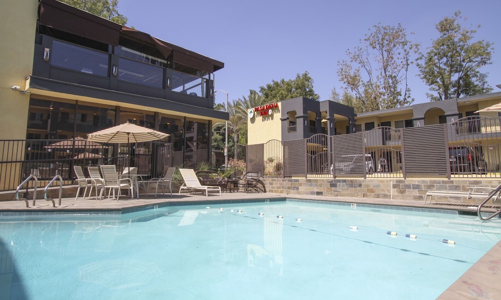 GreenTree Pasadena Inn 8/57