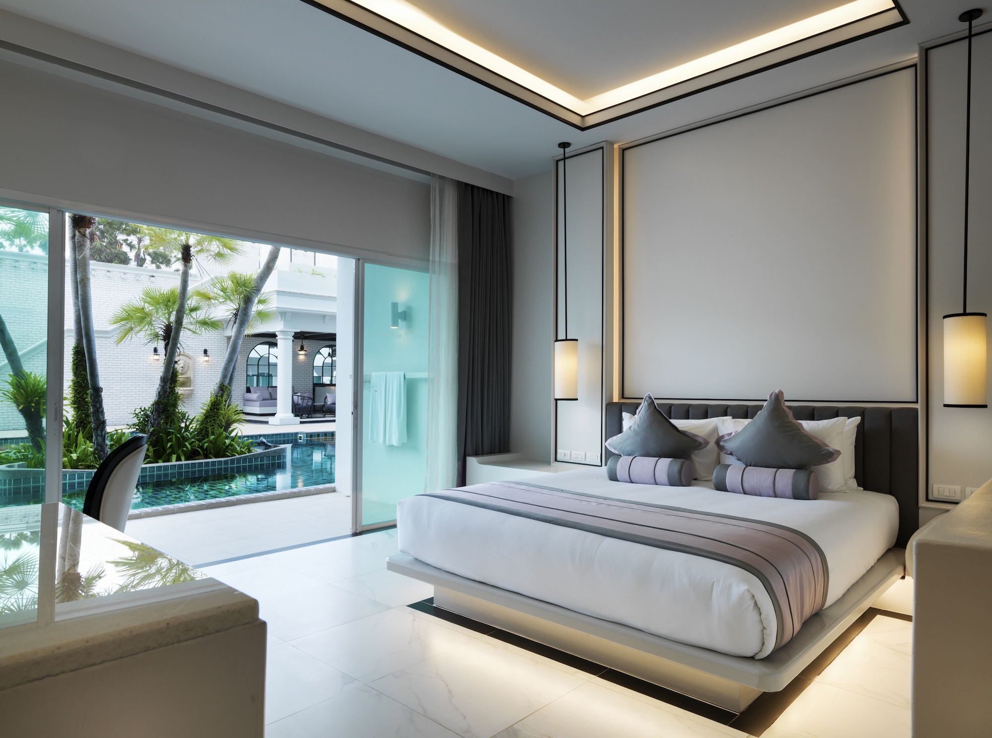 Executive, King Bed, Pool Access