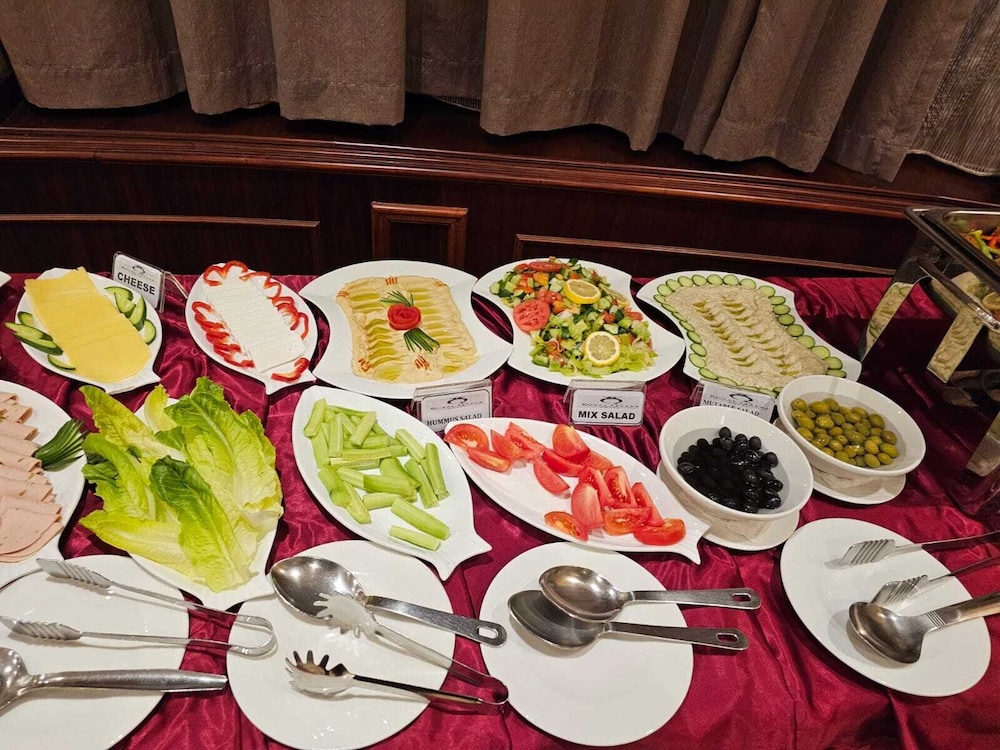 Royal Qatar Hotel 36/45