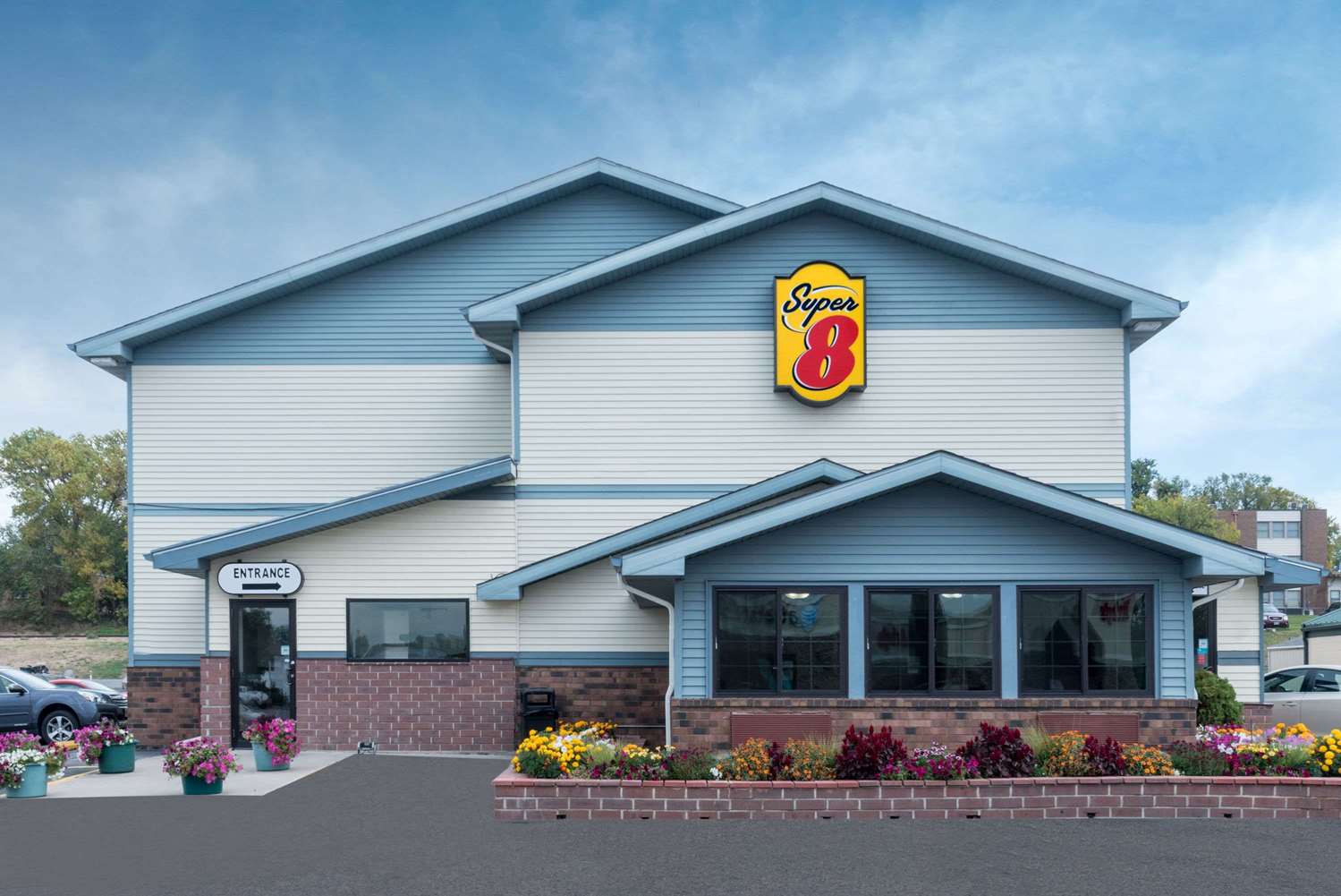 Super 8 by Wyndham Pierre SD 2/19