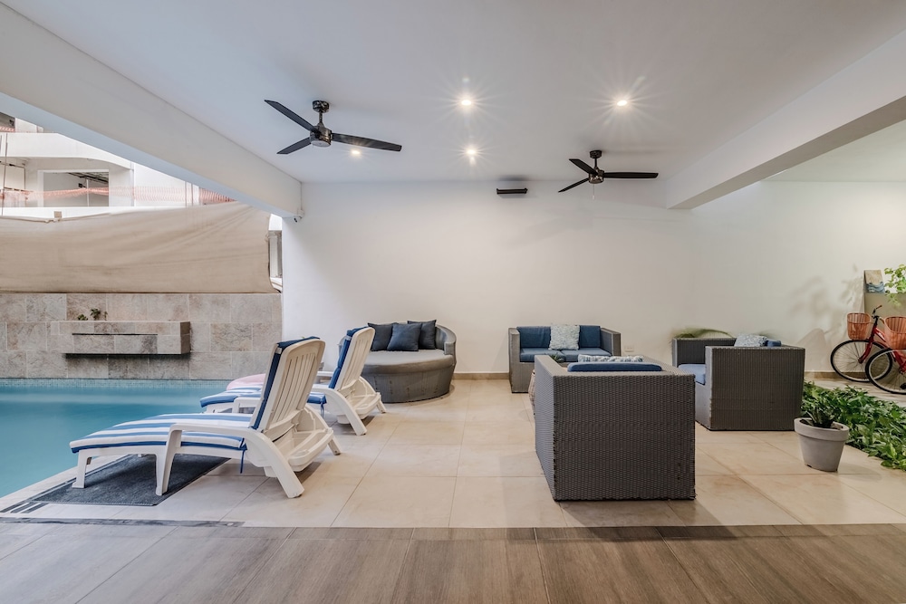 Velas Condos 22/48