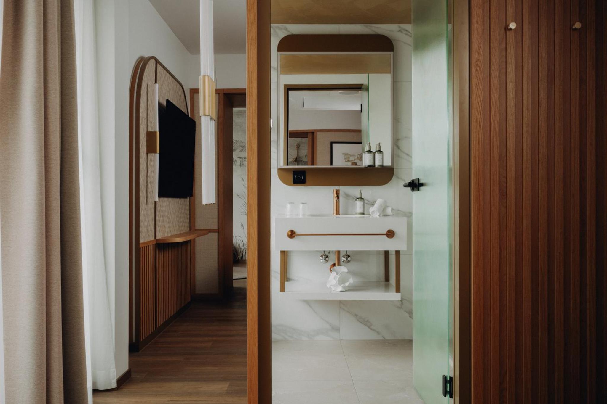 جناح جونيور بسرير كوين