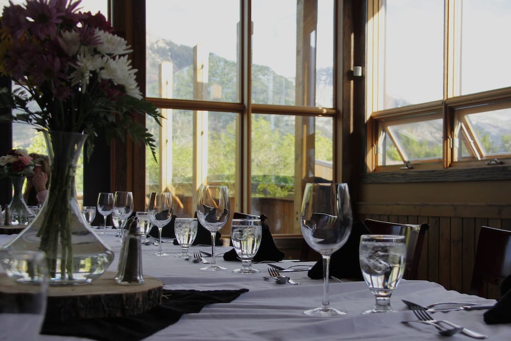 Waterton Lakes Lodge Resort 36/50