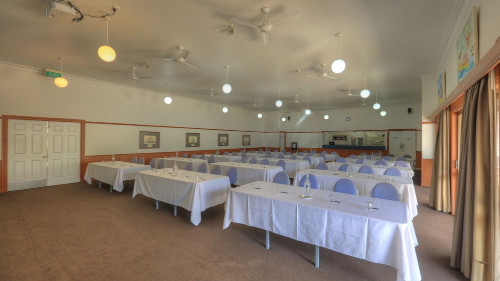 Paradise Hotel And Resort 33/68
