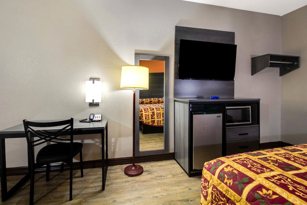 Executive Inn & Suites 12/21