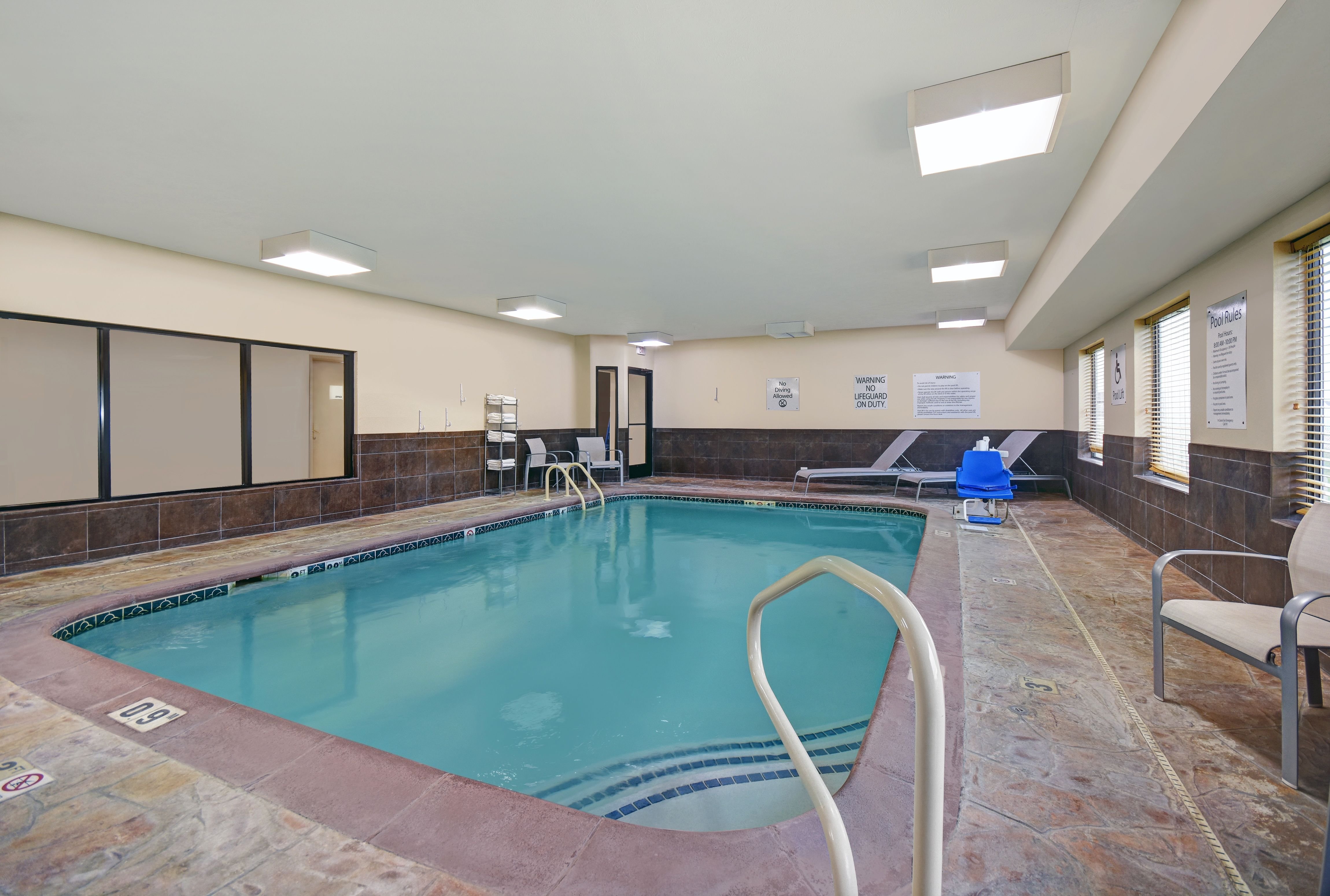 HOLIDAY INN EXPRESS ADRIAN 27/48