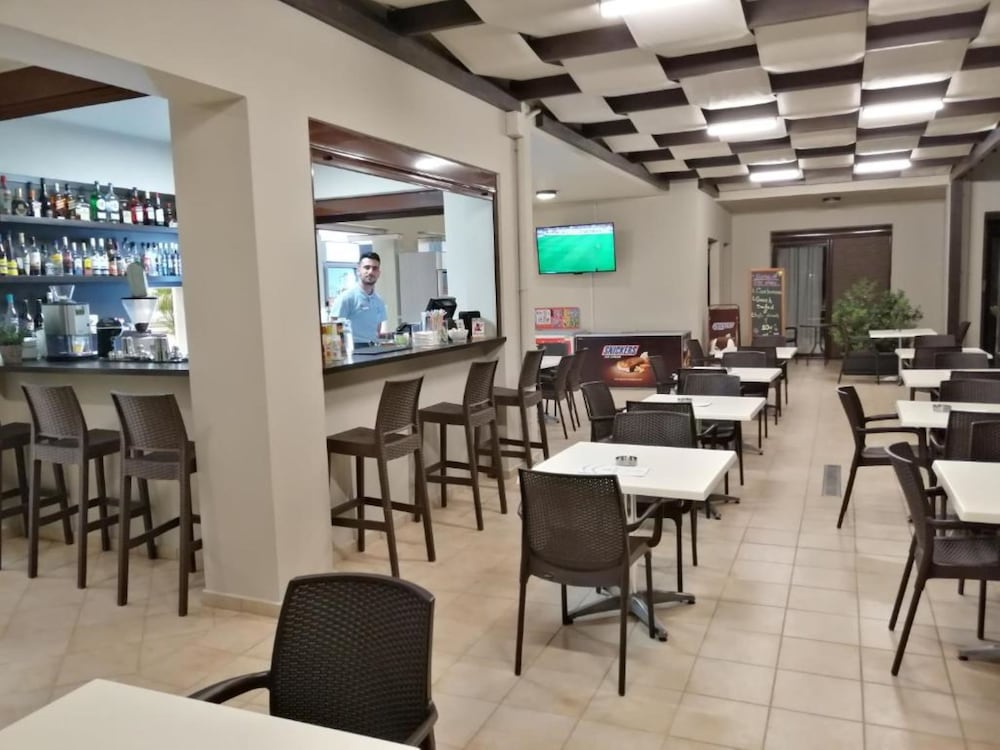 Carisa Suites and Apartments 30/50