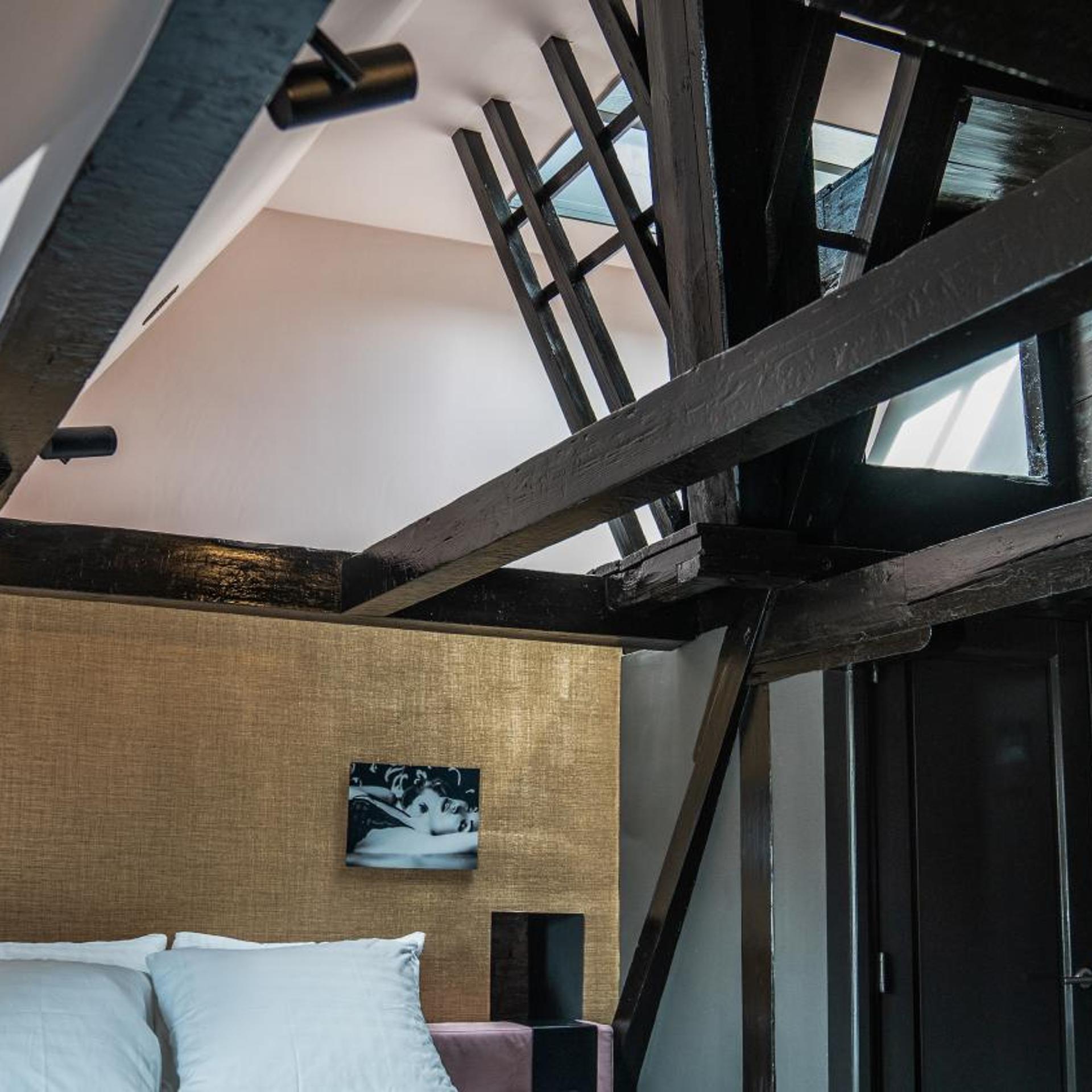 جناح جونيور، Hotel Frank Since 1666 (ex. Hotel Rudolph) 4/4
