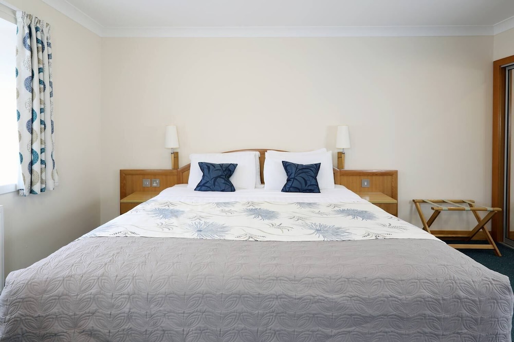 Woodland Bay Hotel 6/50