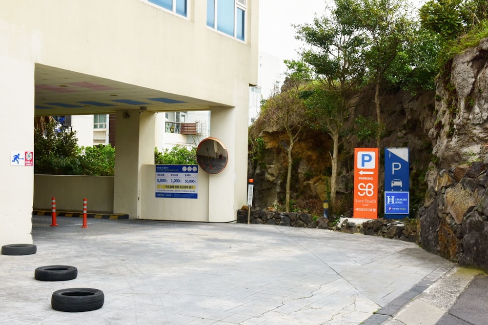 Ebenezer Hotel 32/46