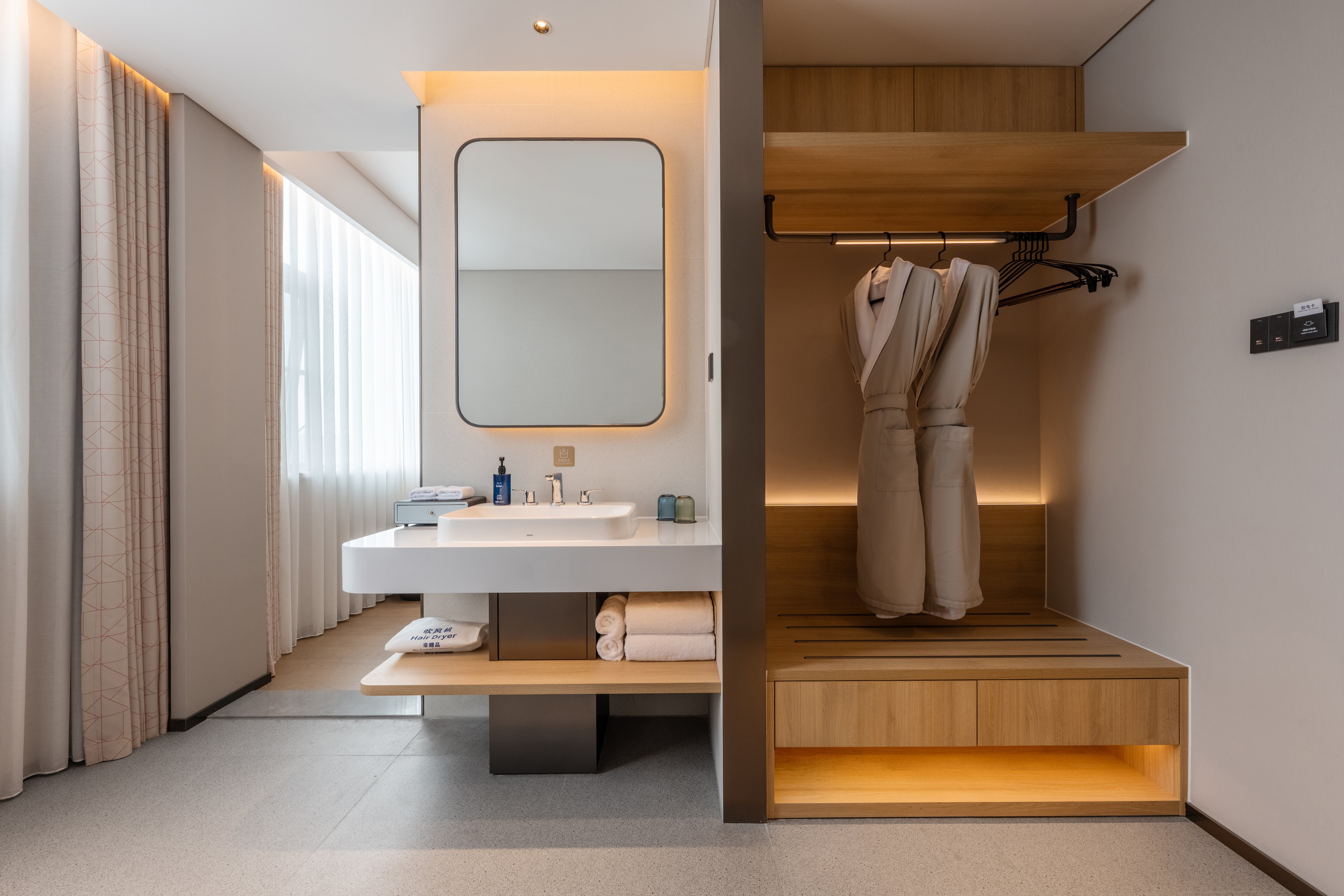 Holiday Inn Express Chengdu Huanhuaxi 66/67