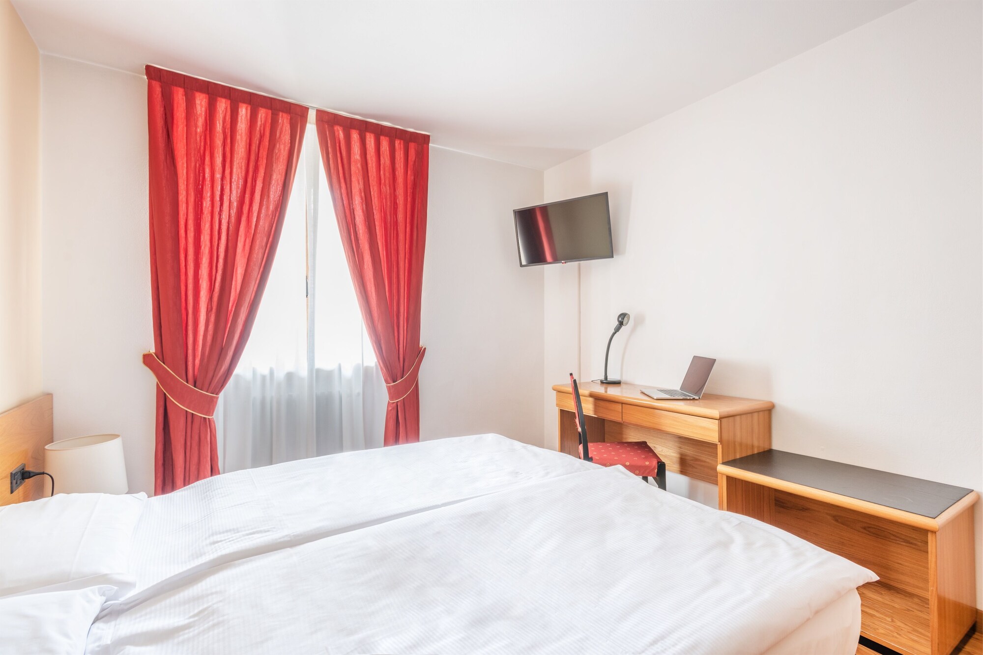 غرفة كلاسيكية بسرير مزدوج، Alpina Hotel 2/10