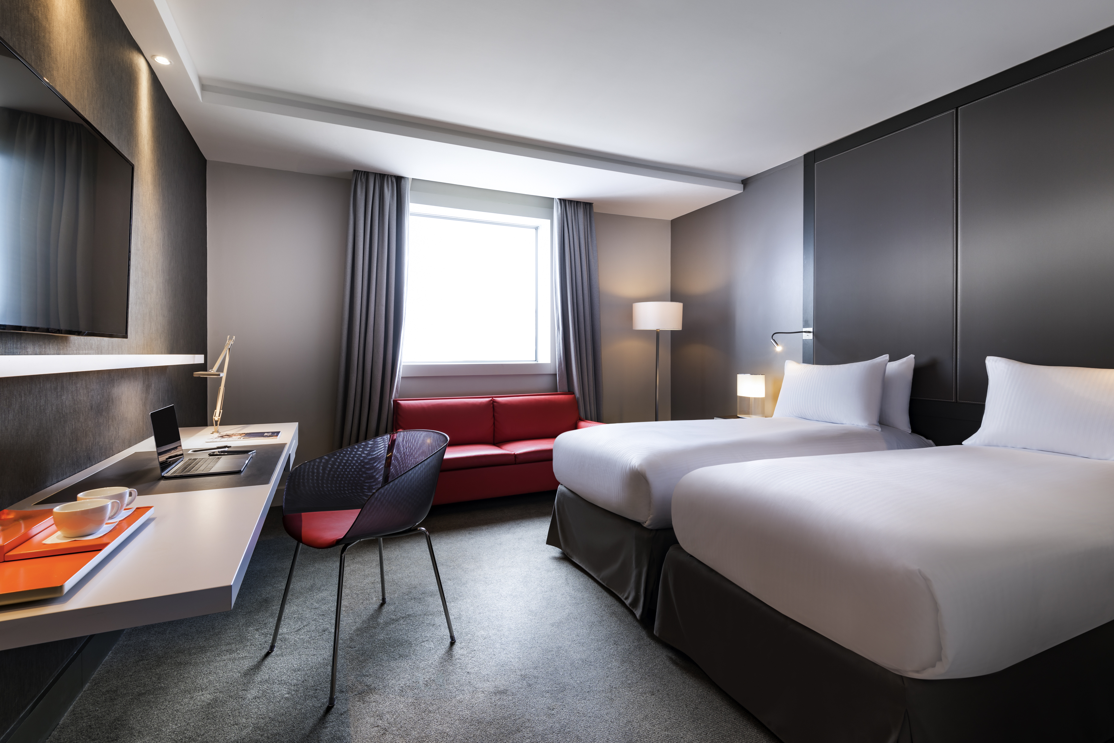DELUXE, KING BED, LA DEFENSE VIEW, HIGH FLOOR