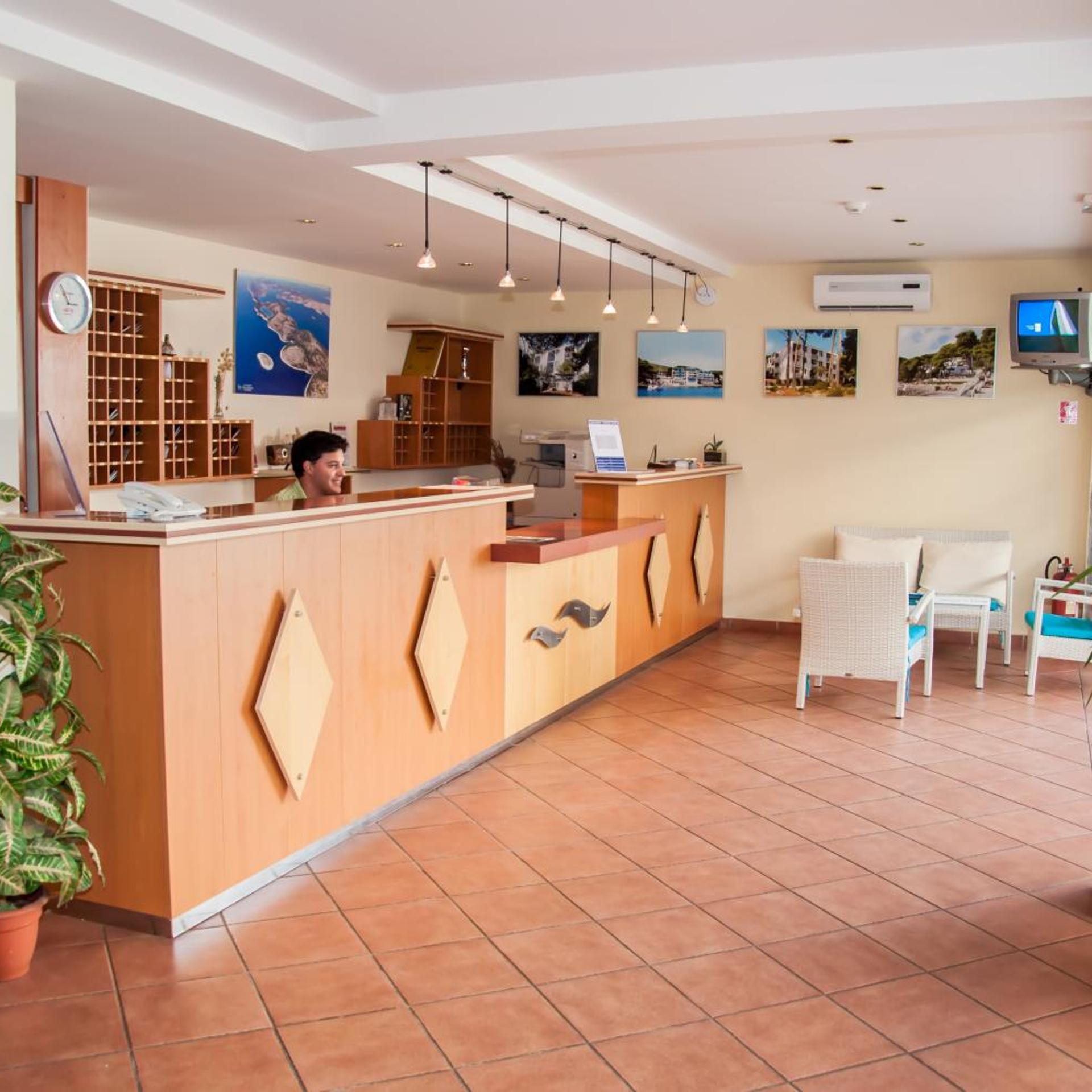 Lavanda Hotel 5/50