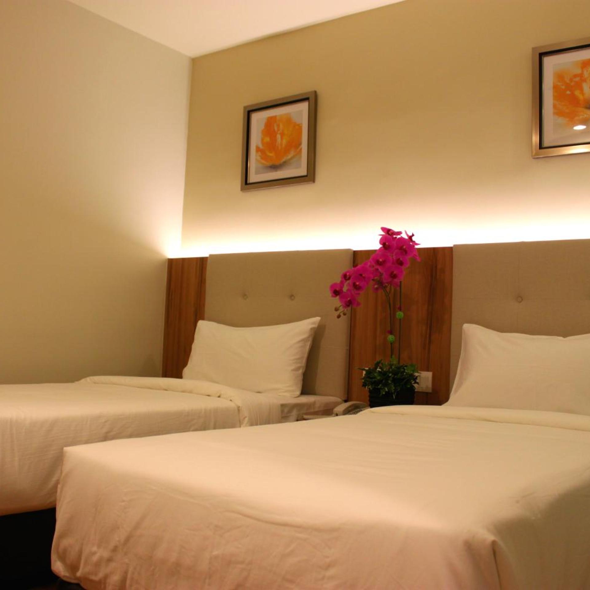 Standard, Twin Beds, No Window