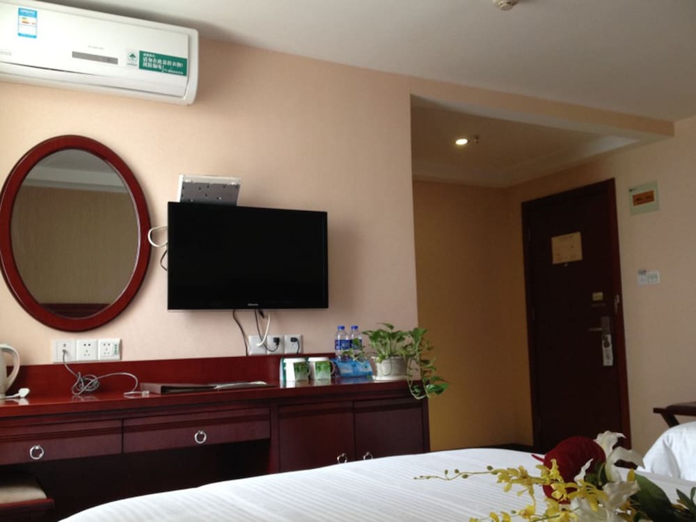 GreenTree Inn Anhui Chuzhou Wandong International Car City Express Hotel 39/44