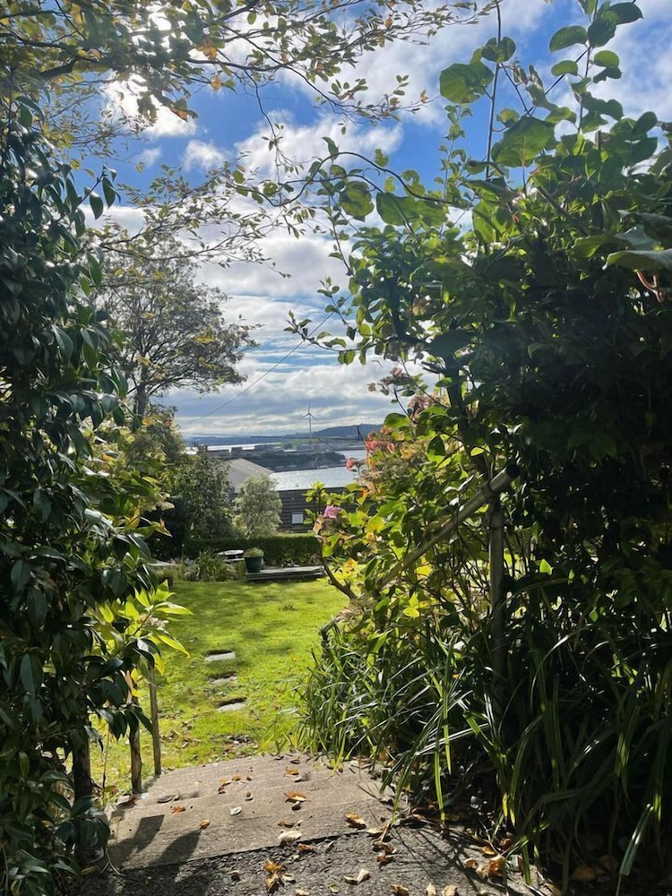 Robin Hill House 41/50