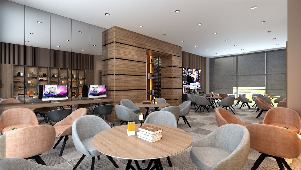 Grand Sapphire City Hotel 37/38