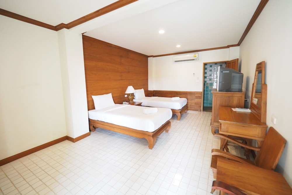Fah Place Hotel 9/26