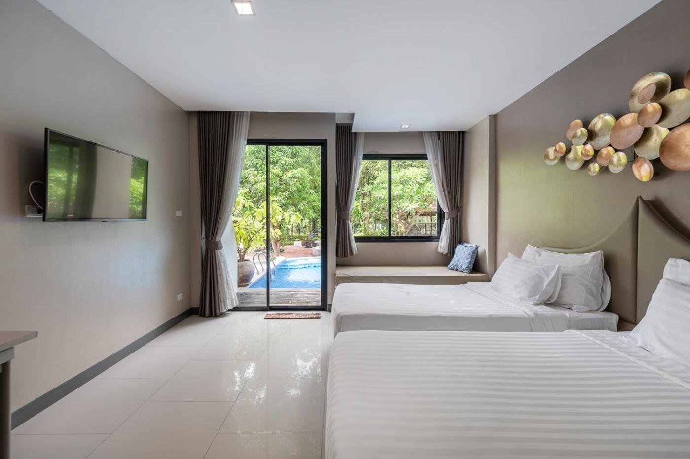 Deluxe, Double Bed, Pool Access