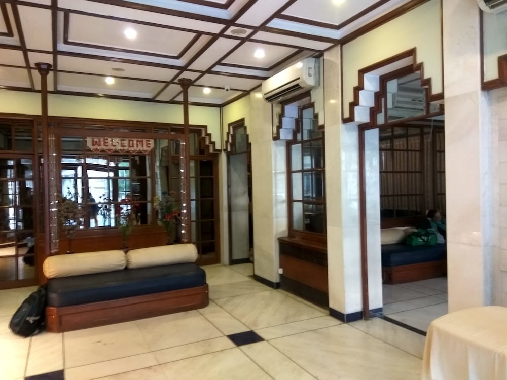 Garden Hotel 11/50