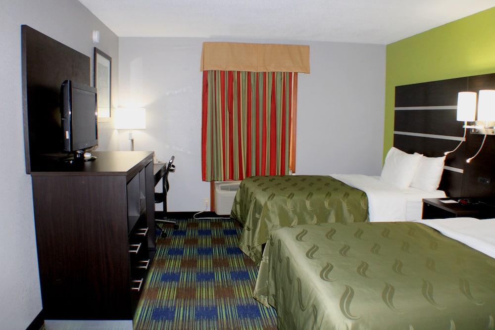 Quality Inn & Suites Bedford West IN 14/40