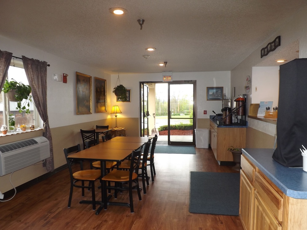 Super 8 by Wyndham Sidney NY 25/30