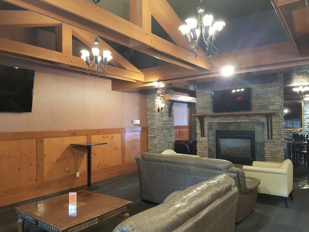 Twin Pine Inn & Suites 17/45