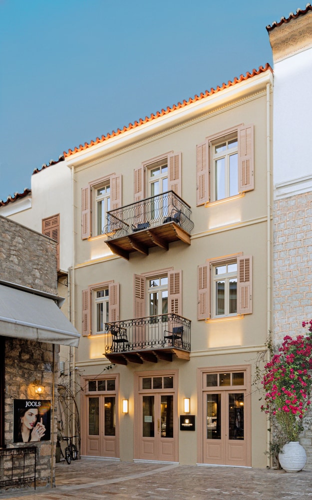 Castellano Hotel & Suites 2/63