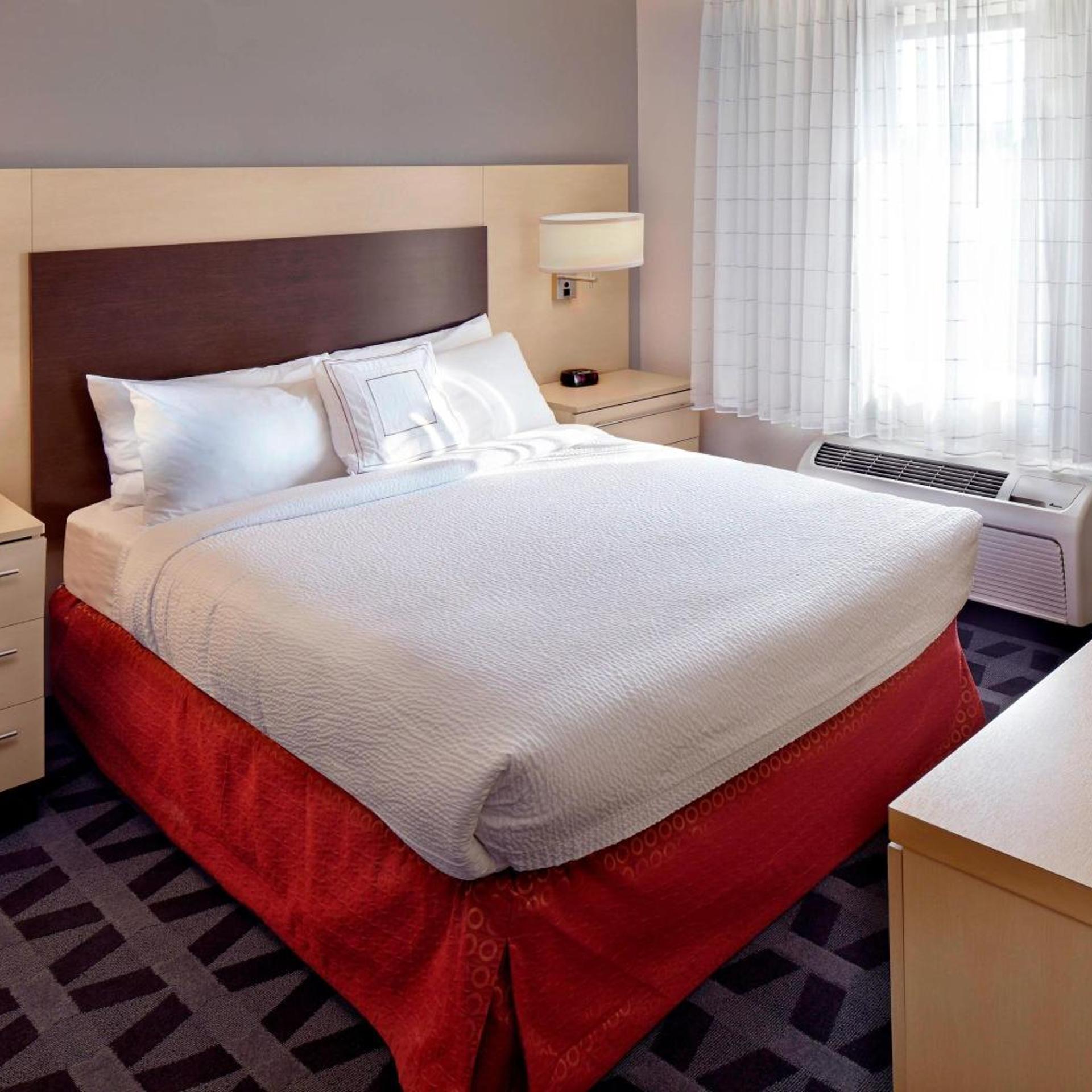 1 Bedroom, Suite, Queen Bed, Sofa, Bathtub, Accessible