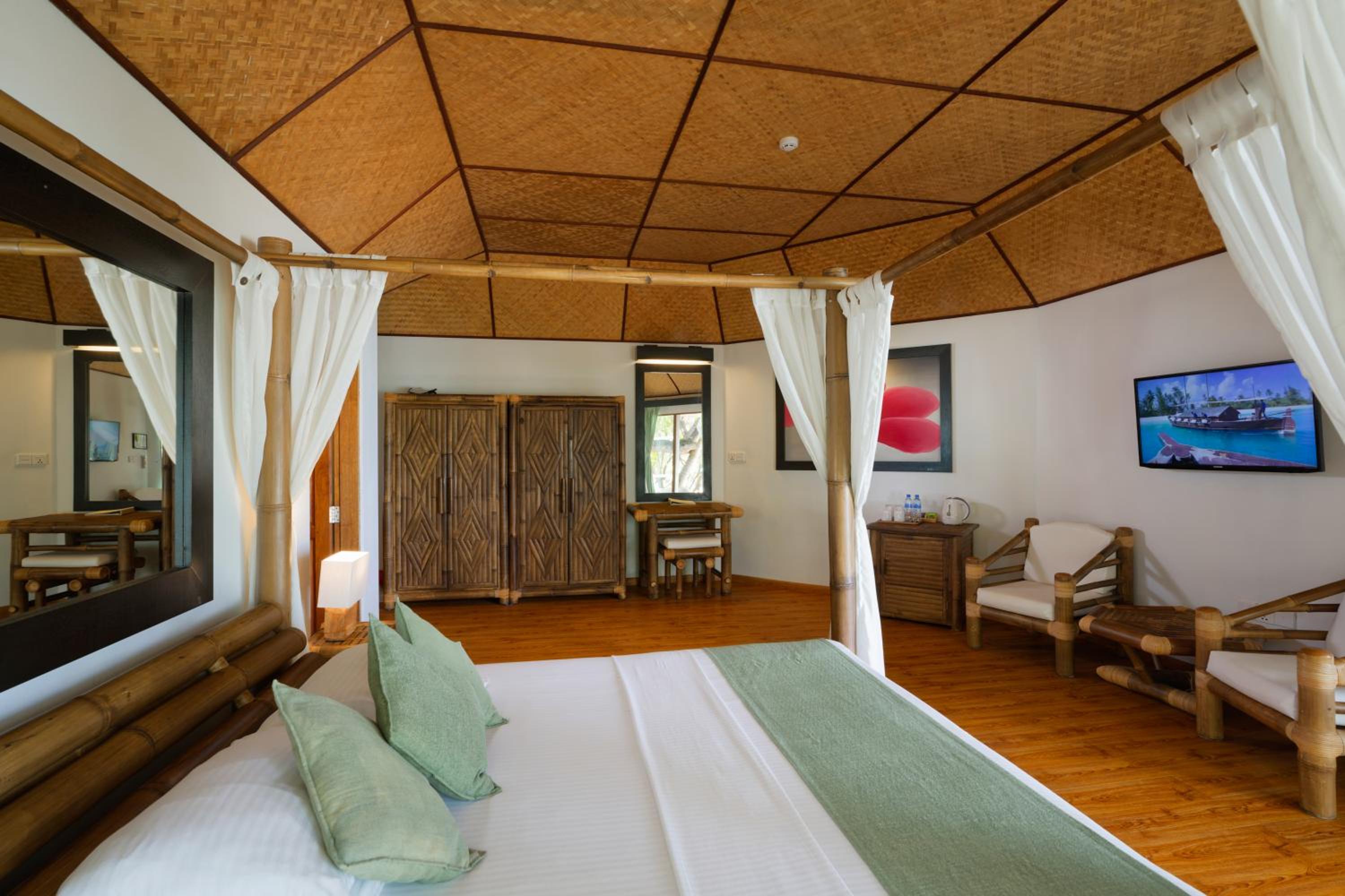 Beach, Bungalow, Queen Bed