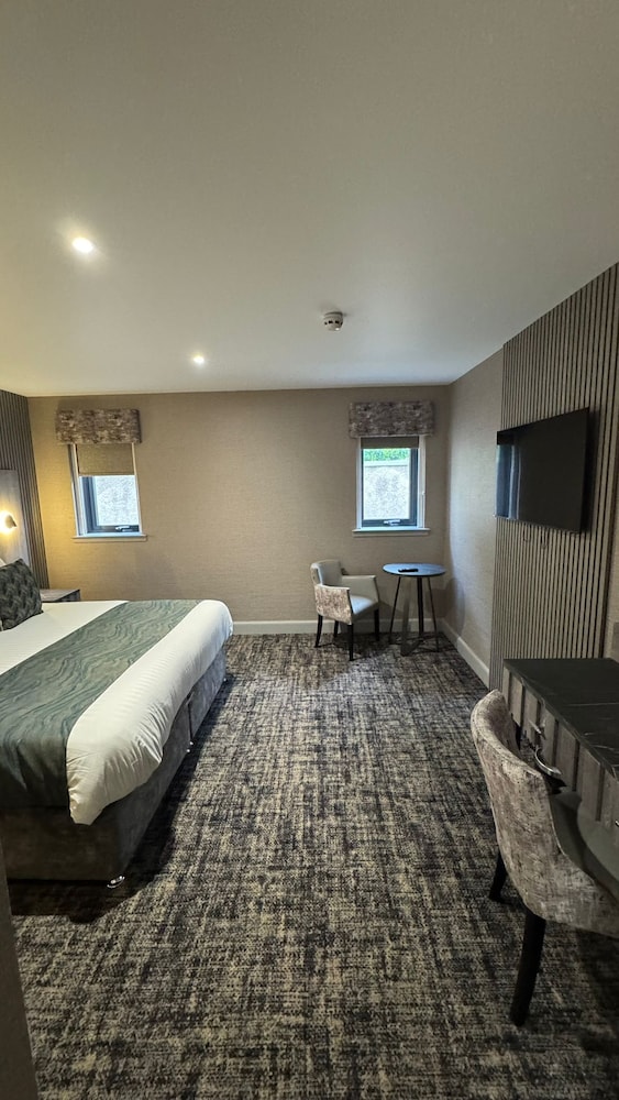 The Knowes Hotel 8/31