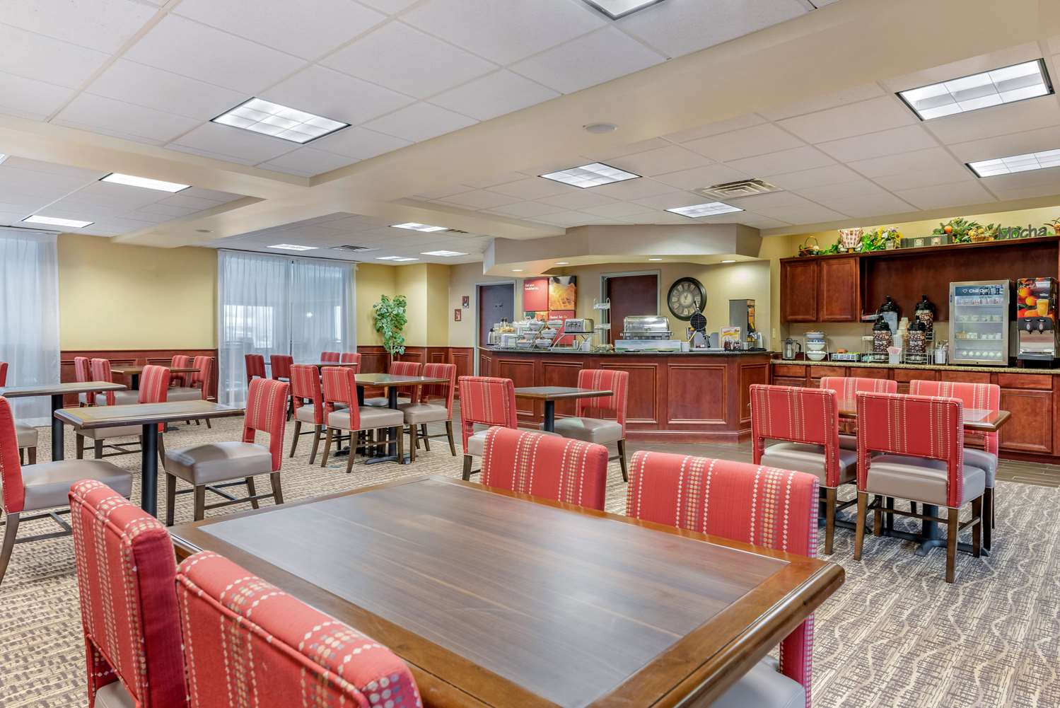 Comfort Suites Findlay I-75 near Sports Complex 28/31