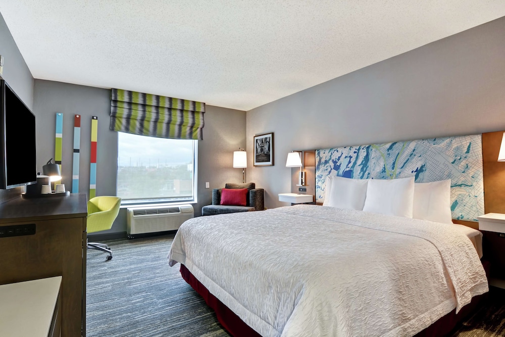 Standard, King Bed, City and Water View