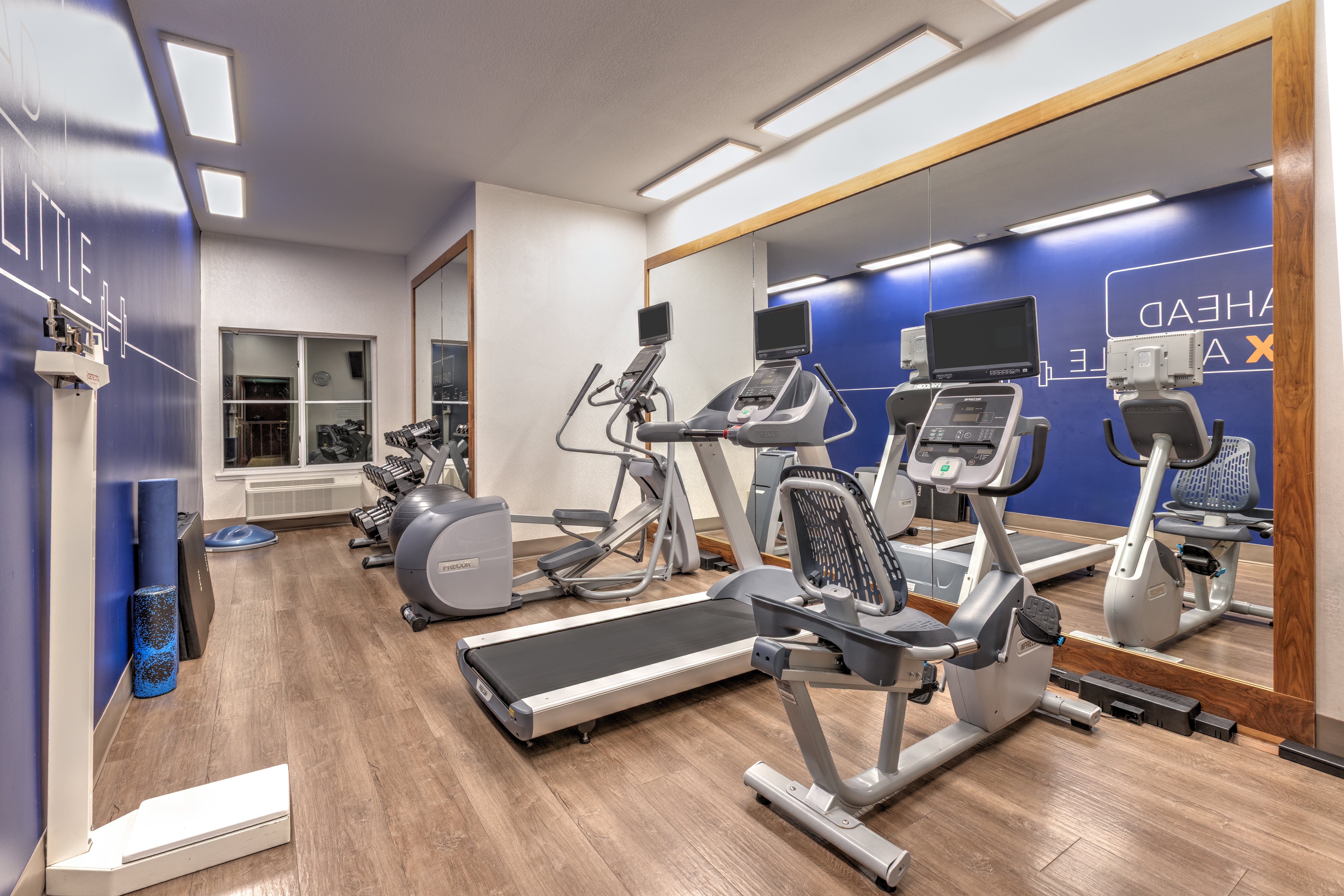 Holiday Inn Express Hotel And Suites Dallas Grand Prairie I 20 48/80