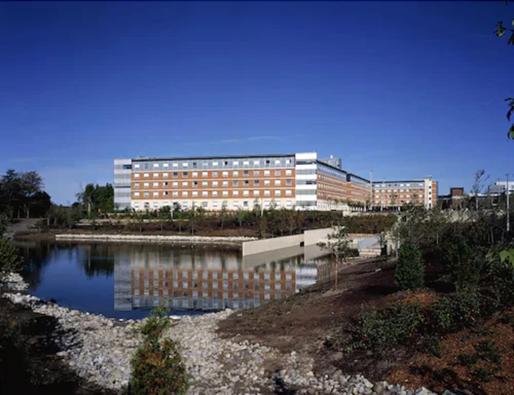 Residence & Conference Centre - Oshawa 2/22